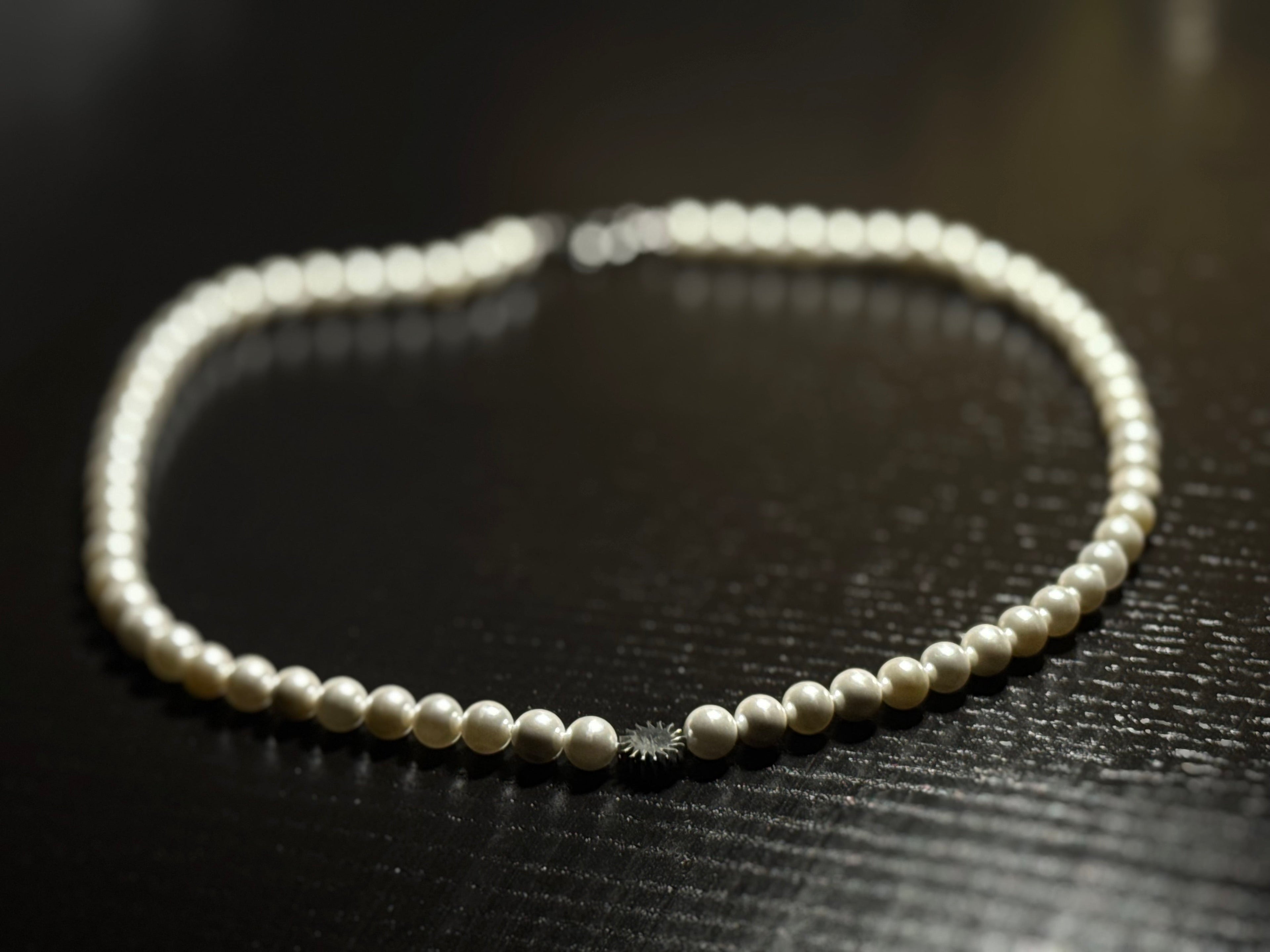 Nologos necklace (collar)